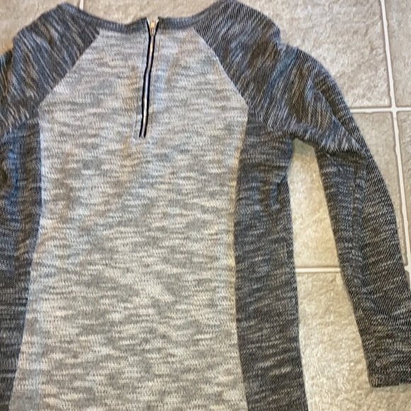 Empire Sweater - Picture 4 of 4